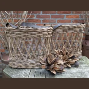 Stoere rotan mand met leren hengsels - Afbeelding 1