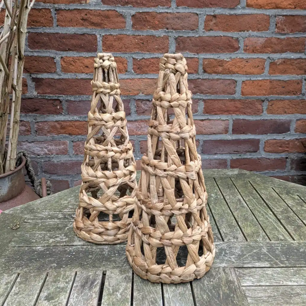 Decoratieve gevlochten kegel